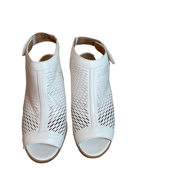 NWOT Comfortview White Open Toed Sandals Size 7.5 WW - Picture 4 of 5